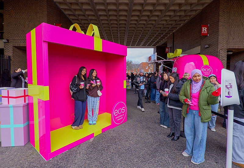 eos Holiday Campus Tour